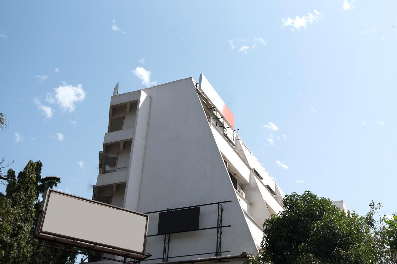 Oyo Flagship 561 Host Inn مومباي المظهر الخارجي الصورة