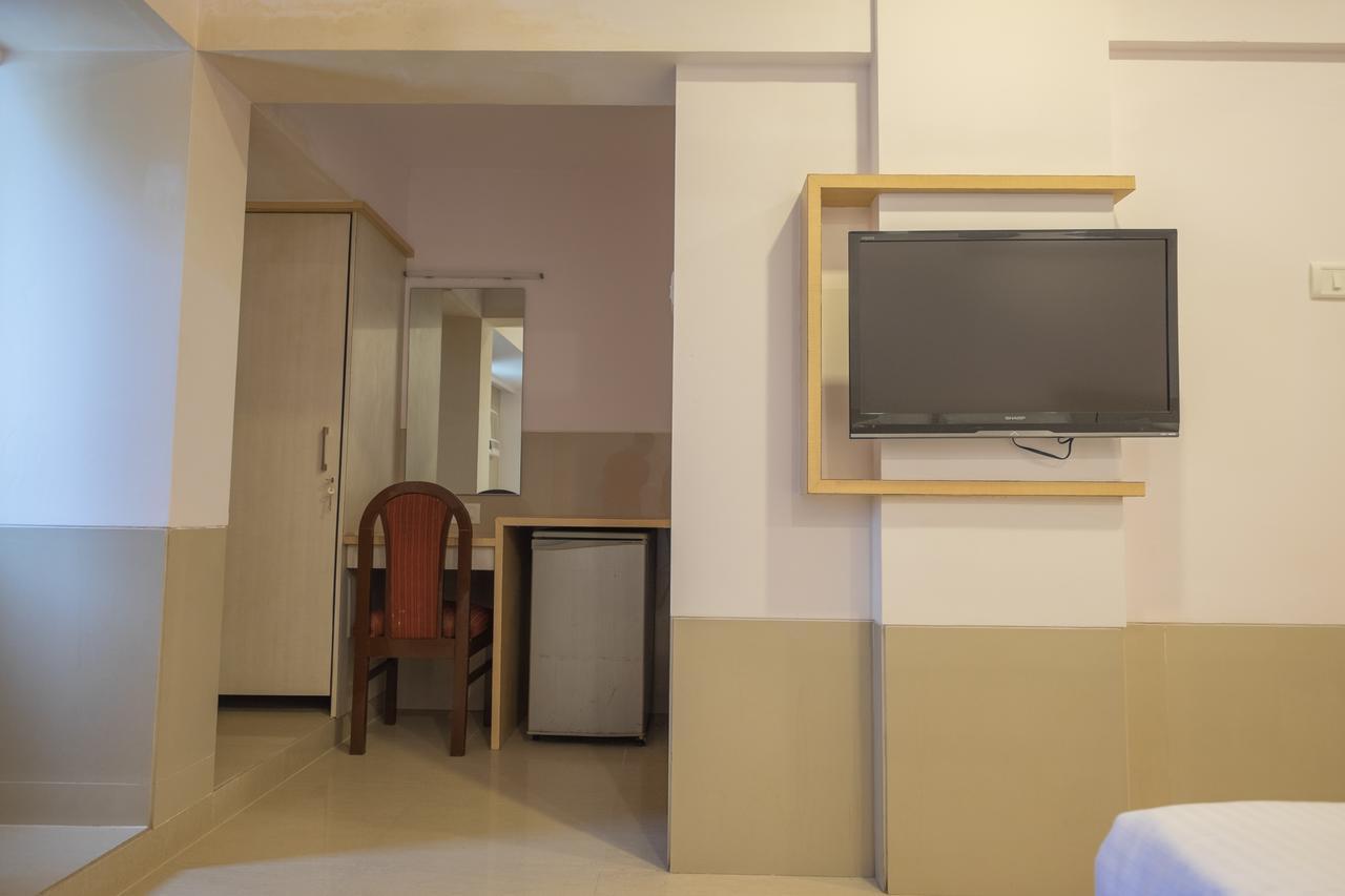 Oyo Flagship 561 Host Inn مومباي المظهر الخارجي الصورة